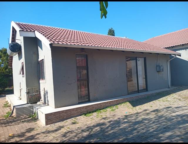 3 BEDROOM FREEHOLD TO LET IN COSMO CITY